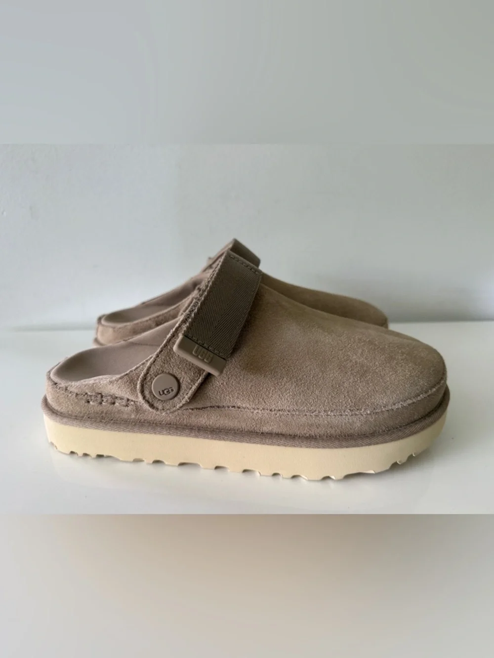 UGG Goldenstar Clog Women's Tan Size 9 - Picture 3 of 7